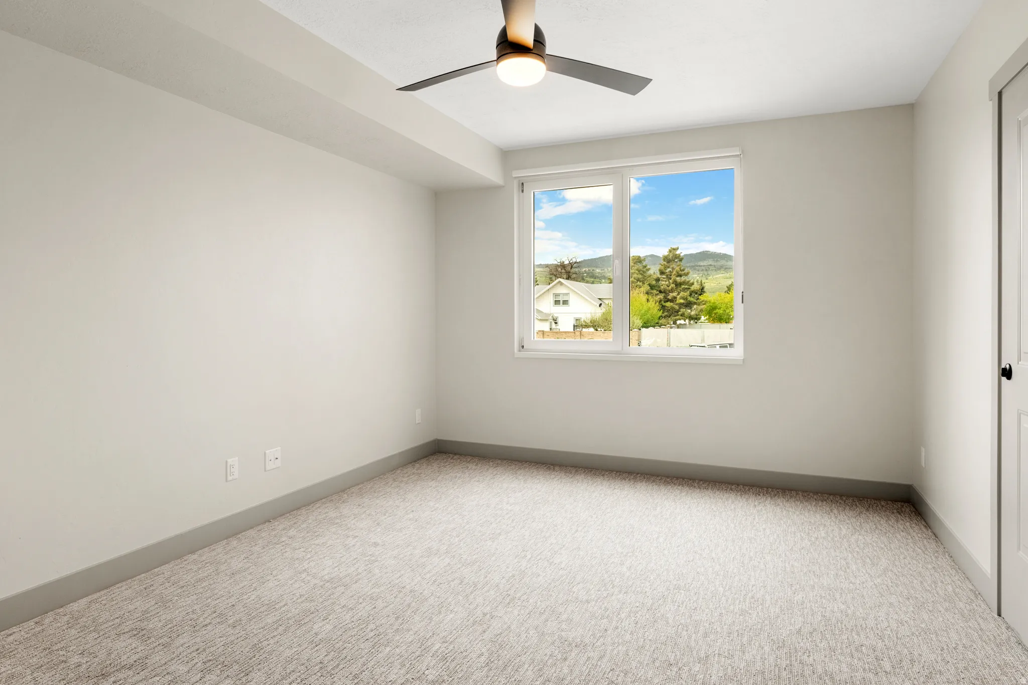 Empty room featuring carpet and ceiling fan