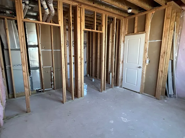 Unfinished 4th bed & bath