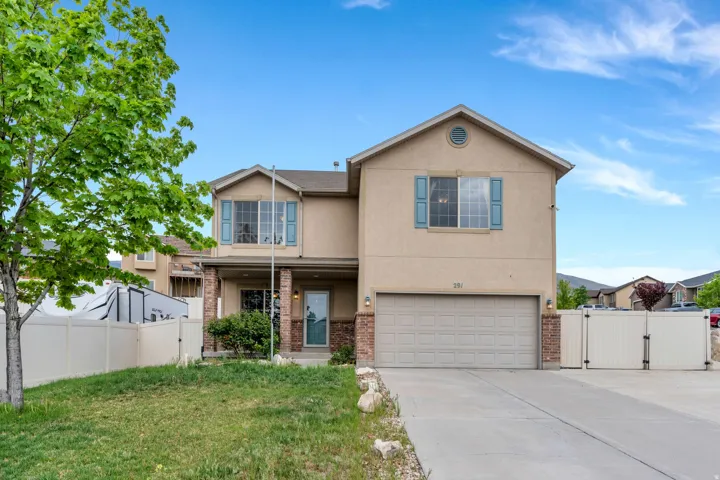 Darling 2-story home in Saratoga Springs