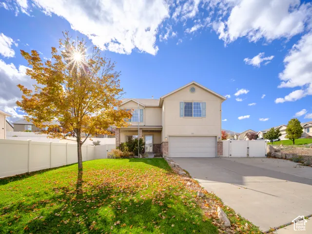 Darling 2-story home in Saratoga Springs