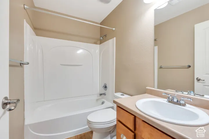 Family bathroom for bedrooms 2 and 3
