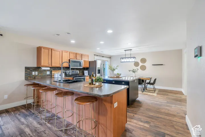 Kitchen peninsula has barstool seating