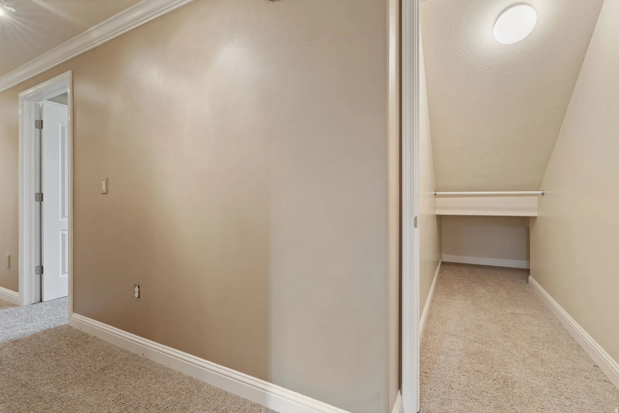 Corridor with light carpet