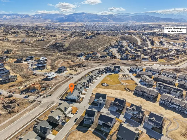 View of property location featuring mountains and nearby suburban area