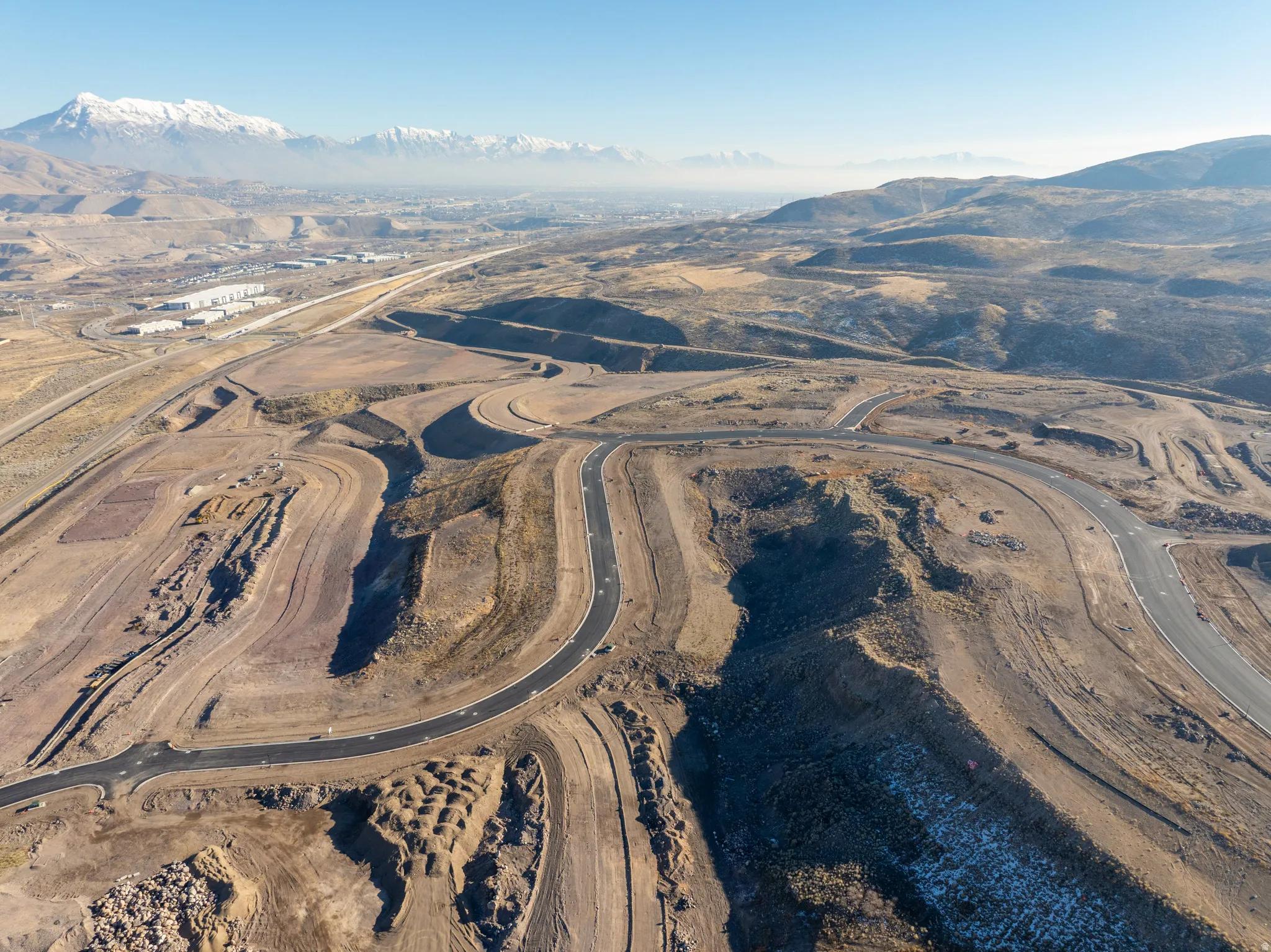 Aerial view of property and surrounding area featuring mountains