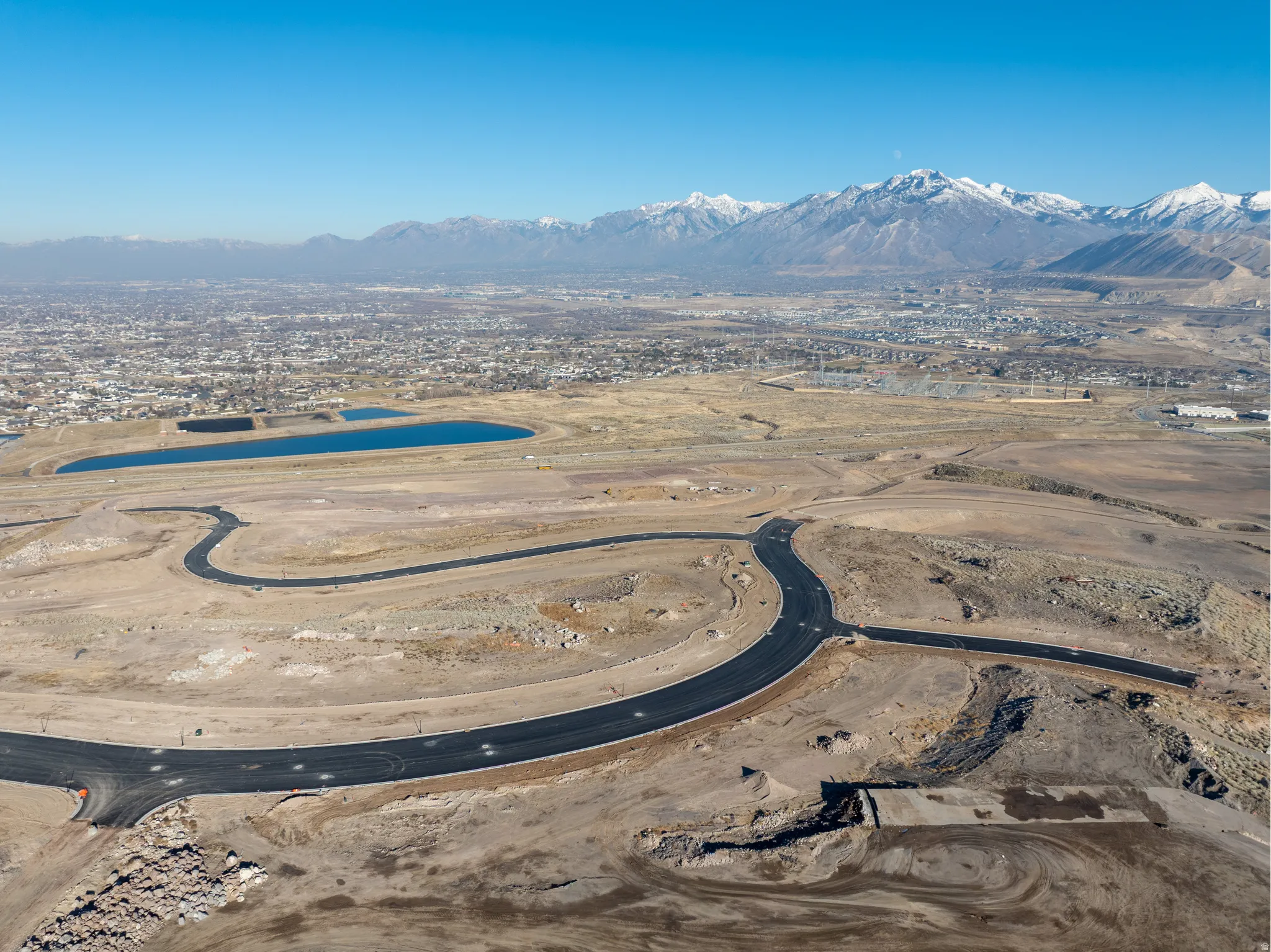 Aerial view of property and surrounding area featuring a mountainous background