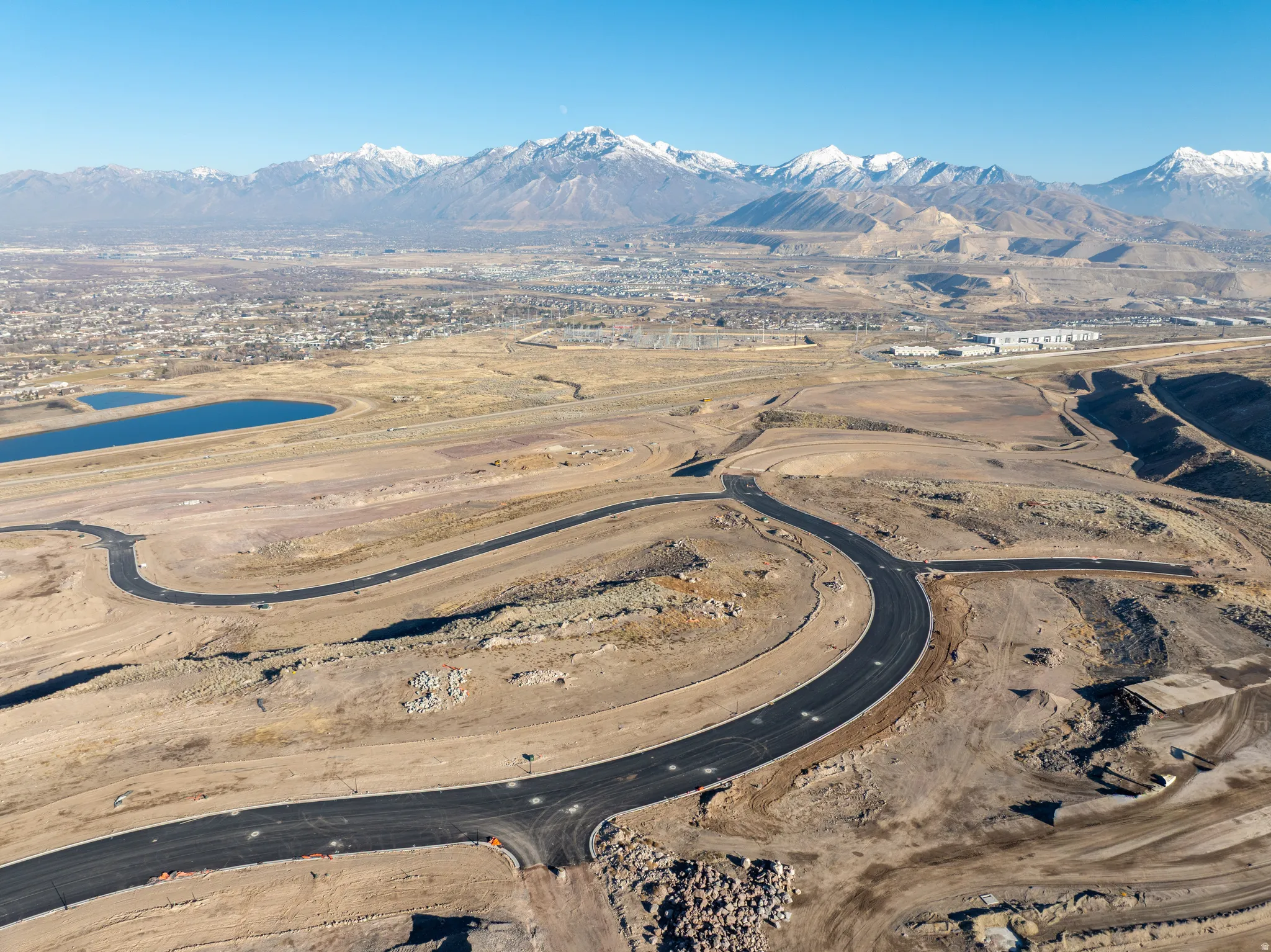 Aerial view of property and surrounding area featuring a mountainous background