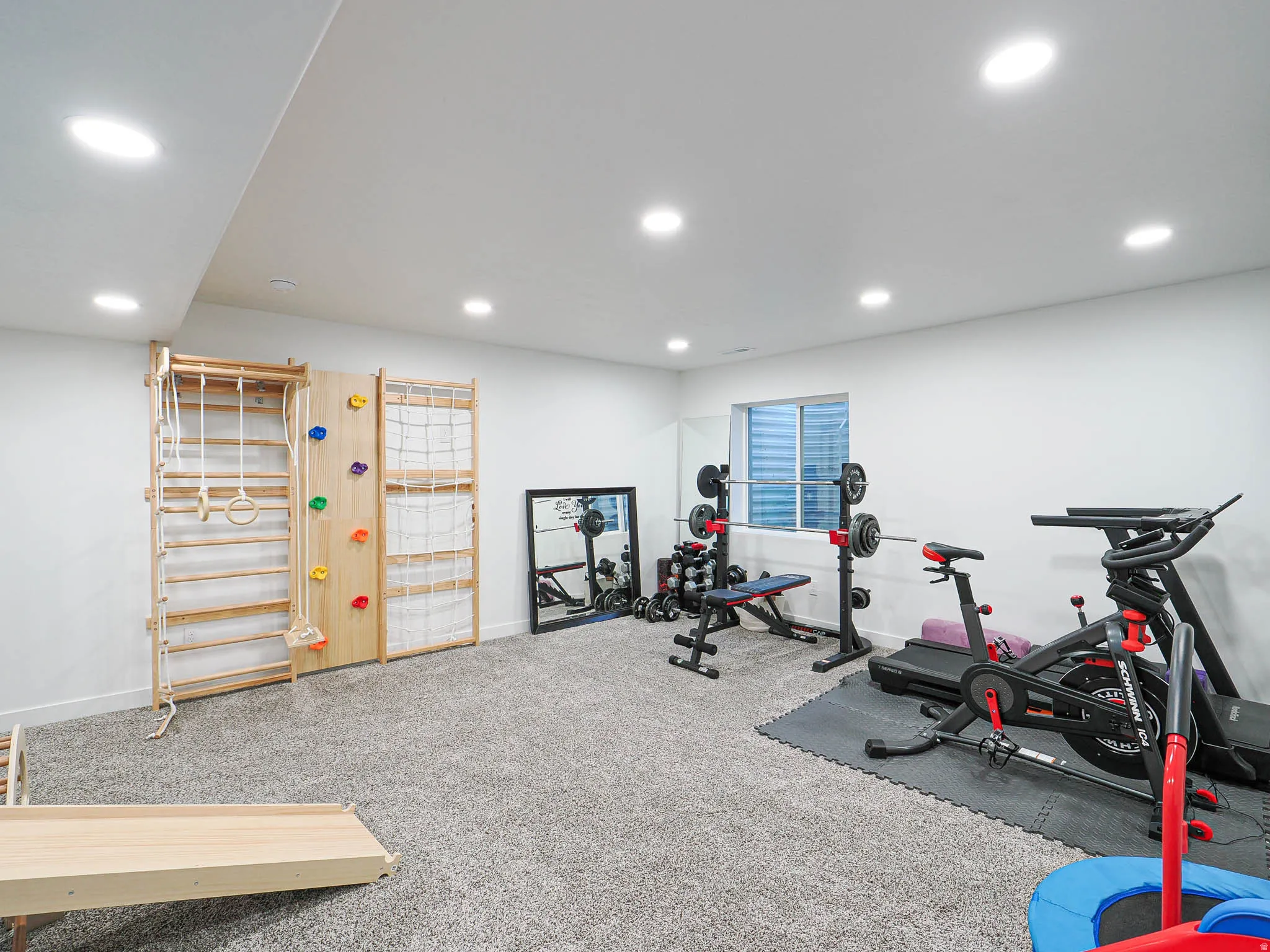 Workout area with recessed lighting and carpet