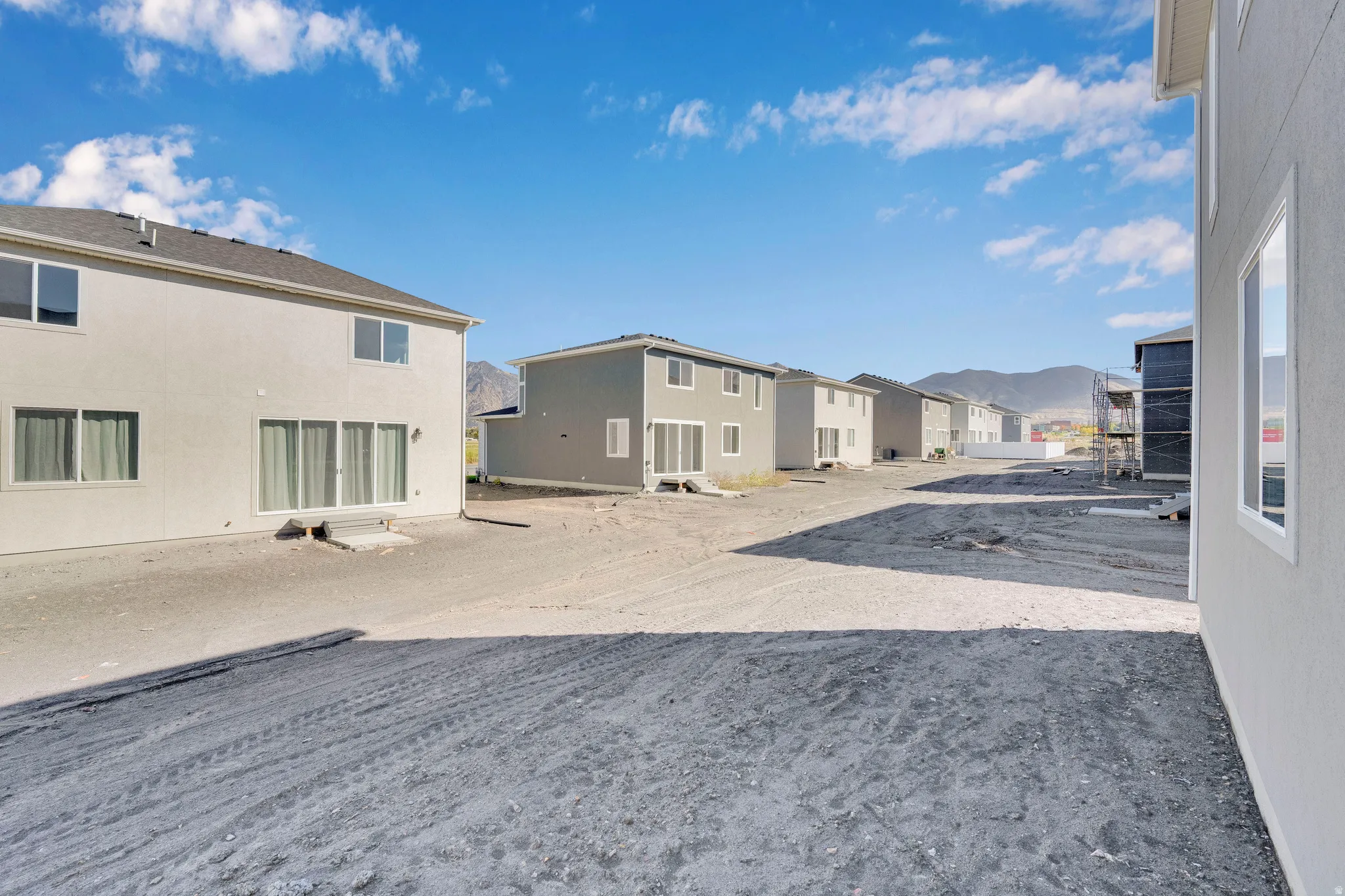 View of yard featuring a residential view