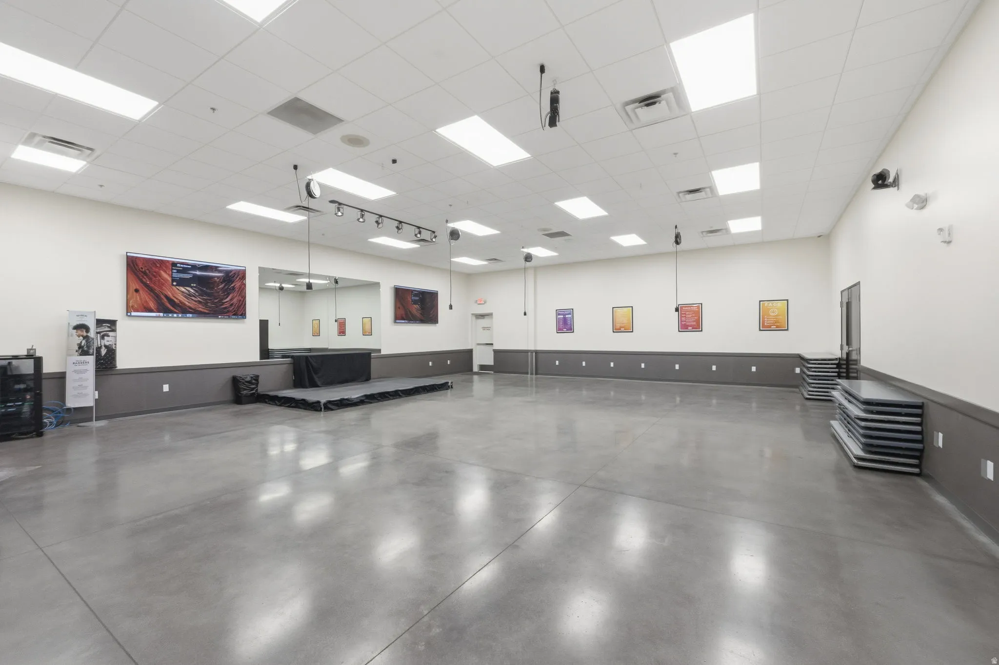 Misc room with a drop ceiling