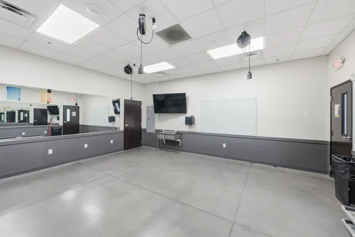 Misc room featuring a drop ceiling
