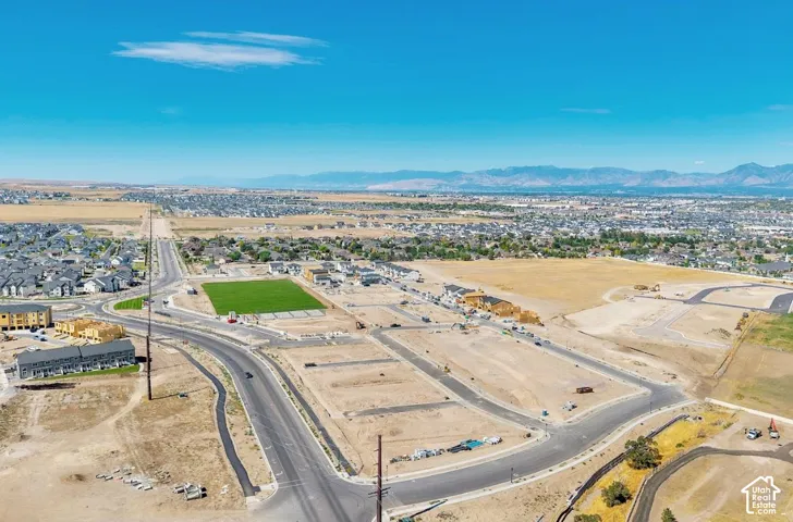View of property location featuring mountains