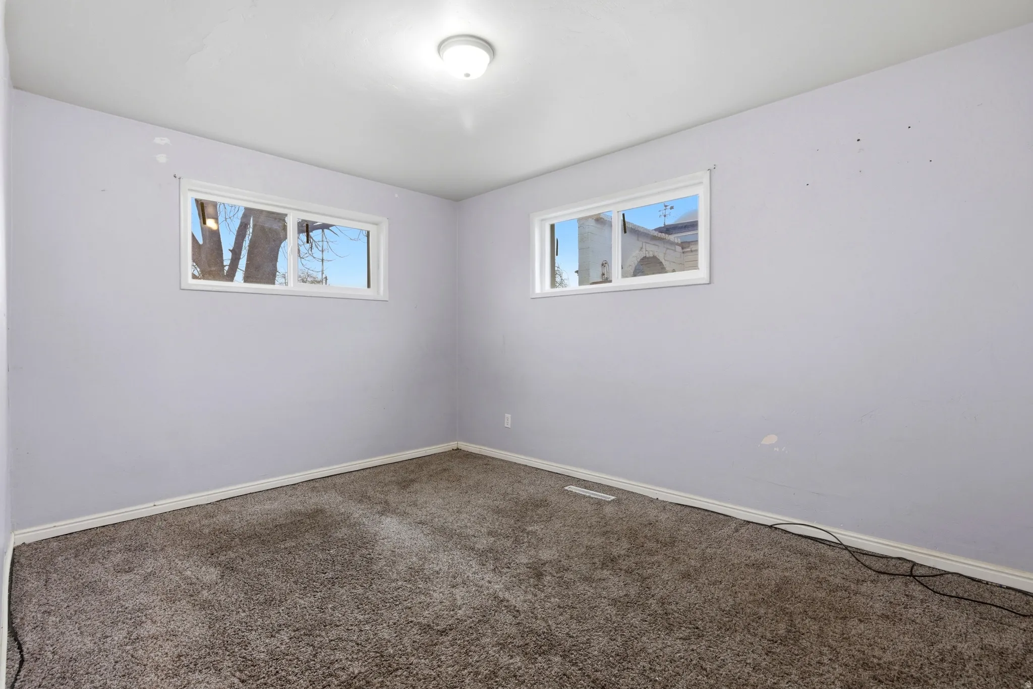 Unfurnished room with carpet floors and baseboards