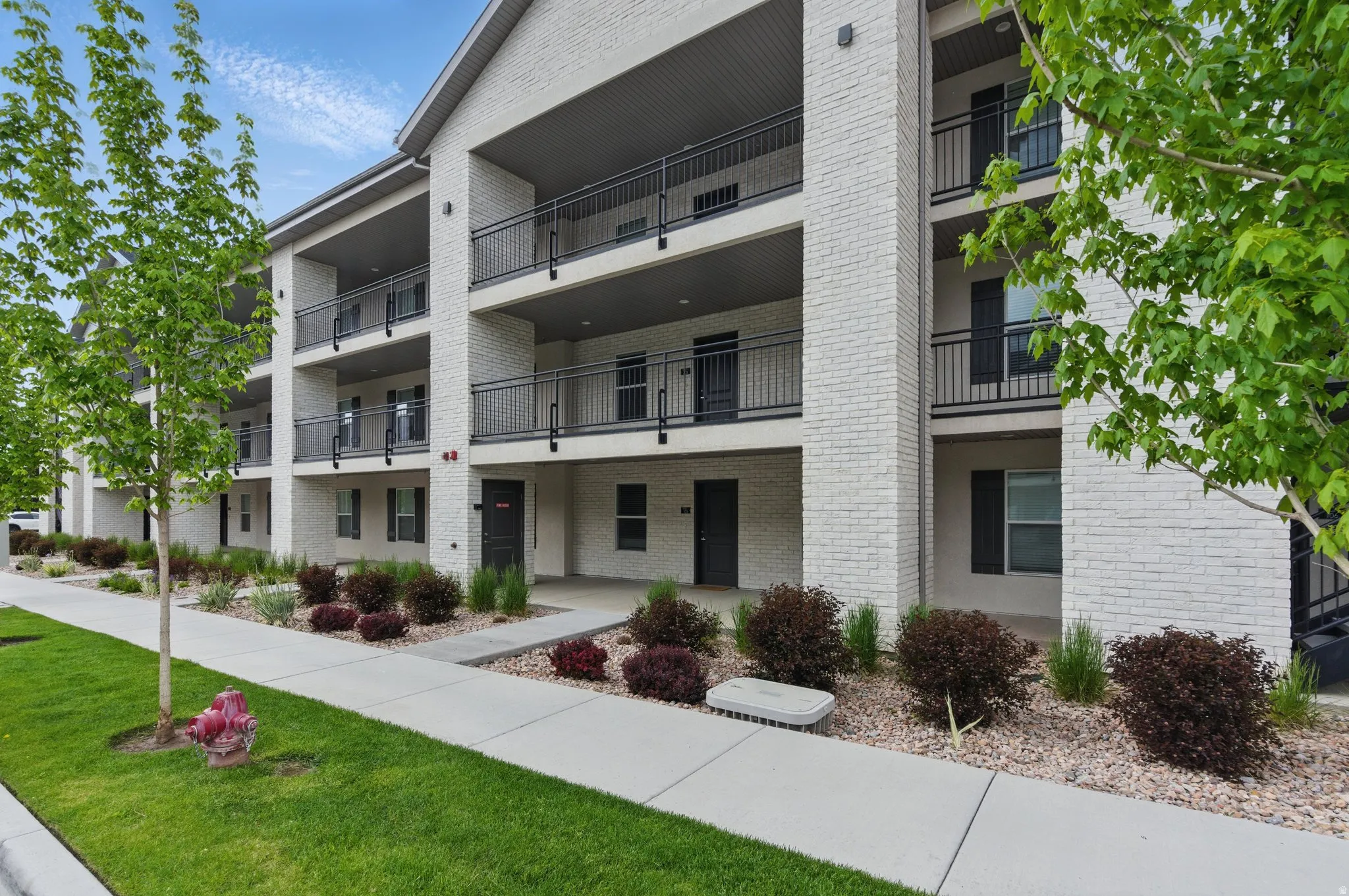 View of apartment building / complex