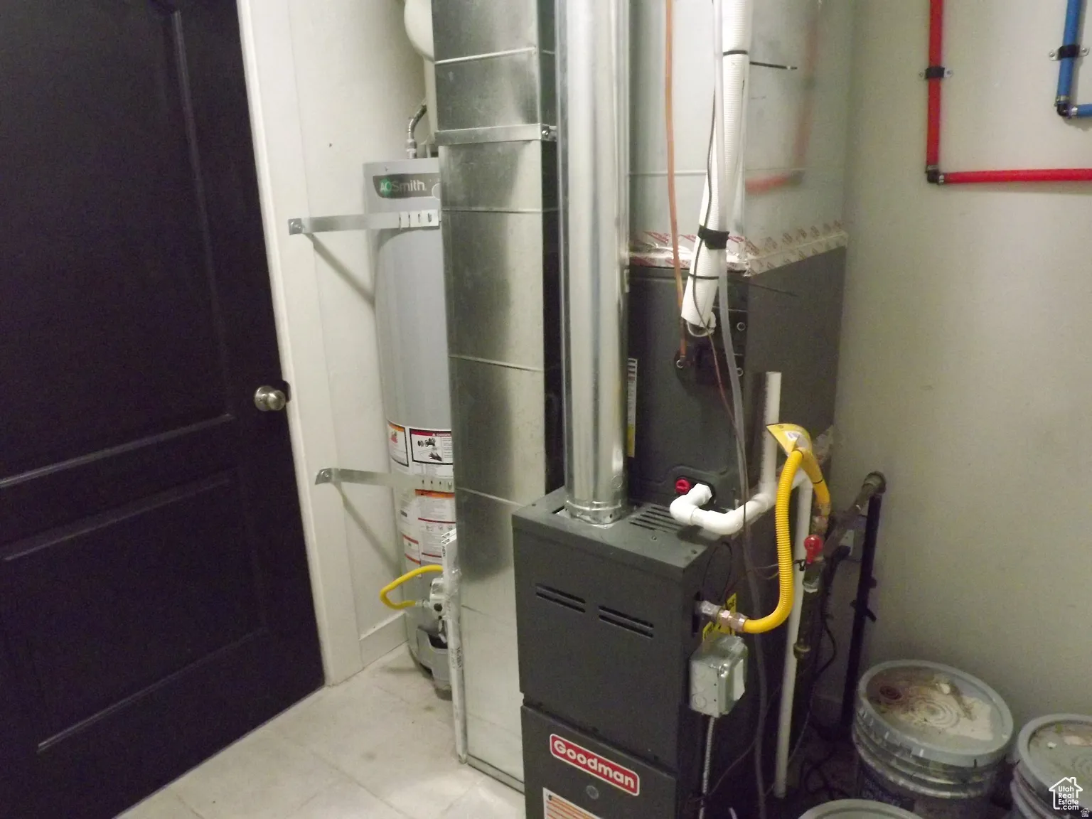 Utility room with heating unit and water heater