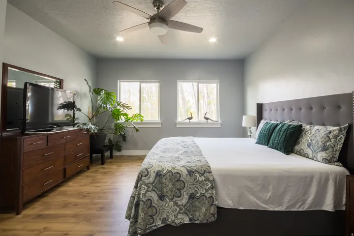 Bedroom featuring light wood finished floors, ceiling fan, recessed lighting, and a textured ceiling