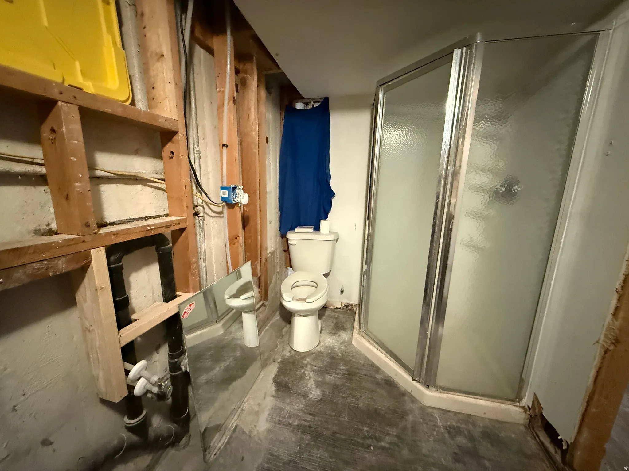 3/4 bath with toilet and a stall shower