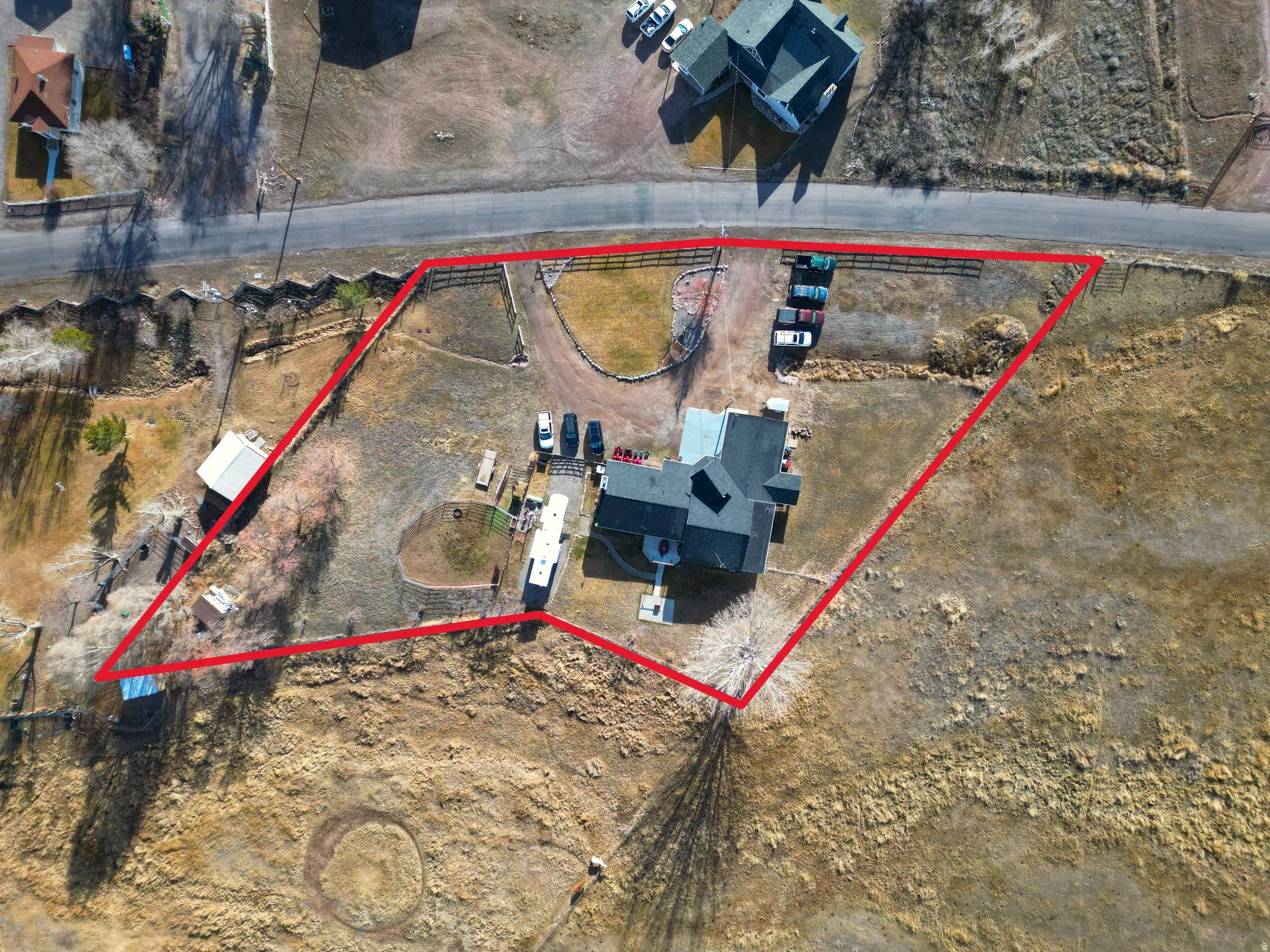 Aerial view of property and surrounding area featuring property boundaries highlighted