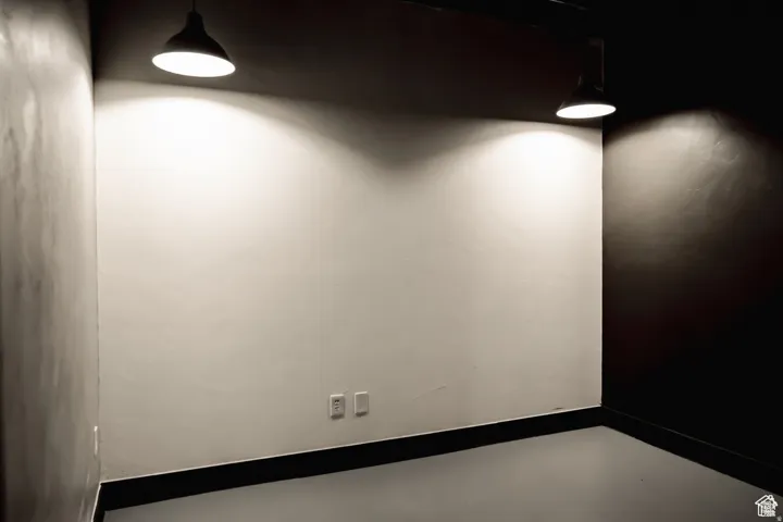Detailed view of baseboards