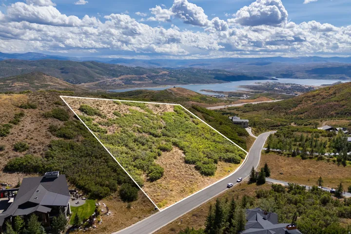 Aerial overview of property's location featuring property boundaries highlighted and a mountain backdrop
