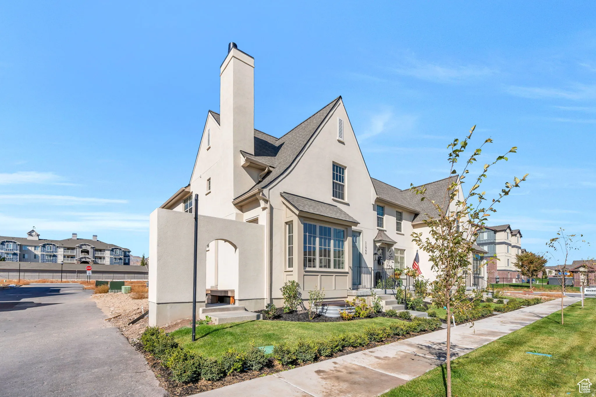 Left unit in triple townhouse