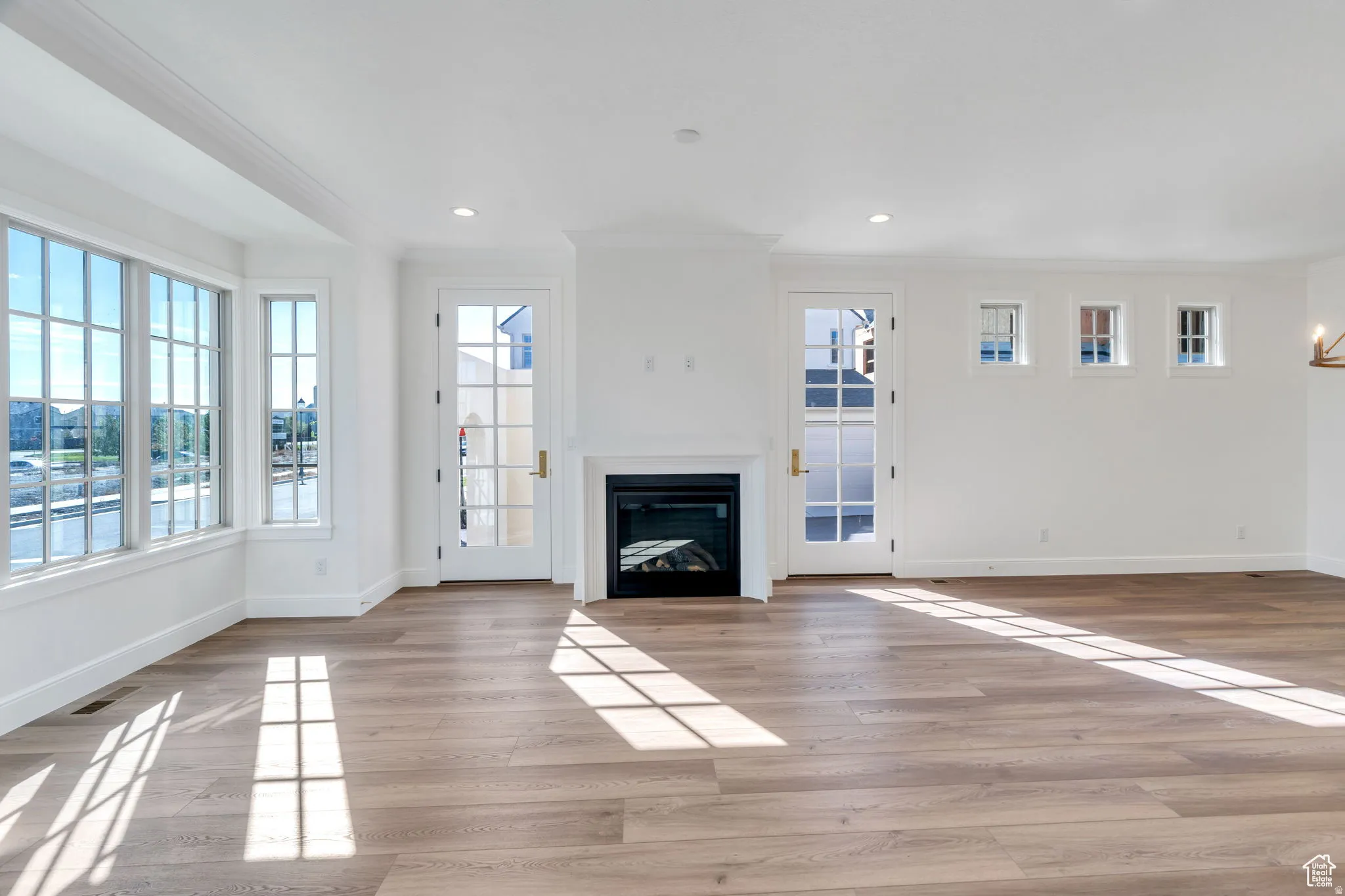 Loads of natural light through the paned windows