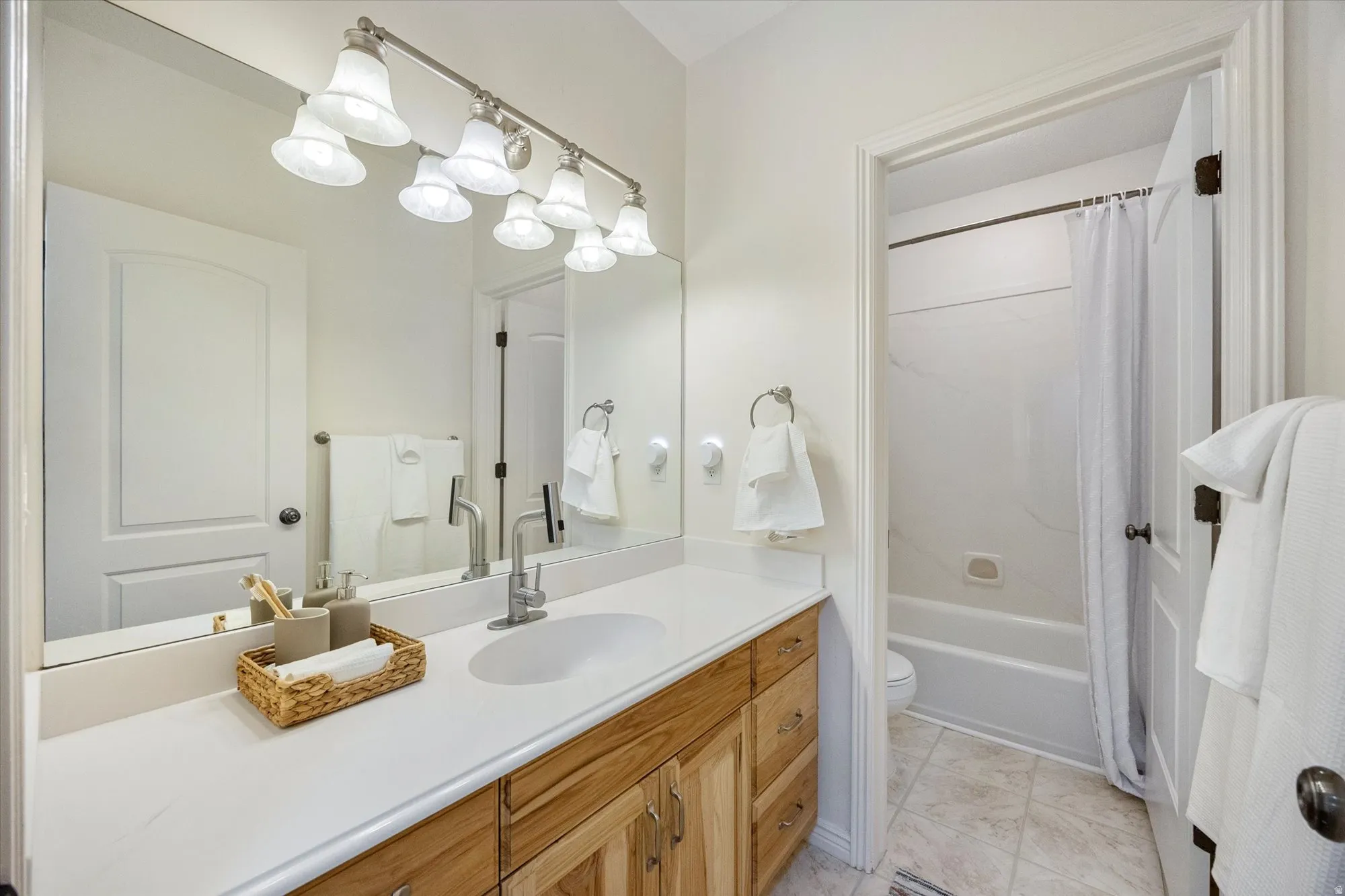 Bathroom with vanity and shower / tub combo