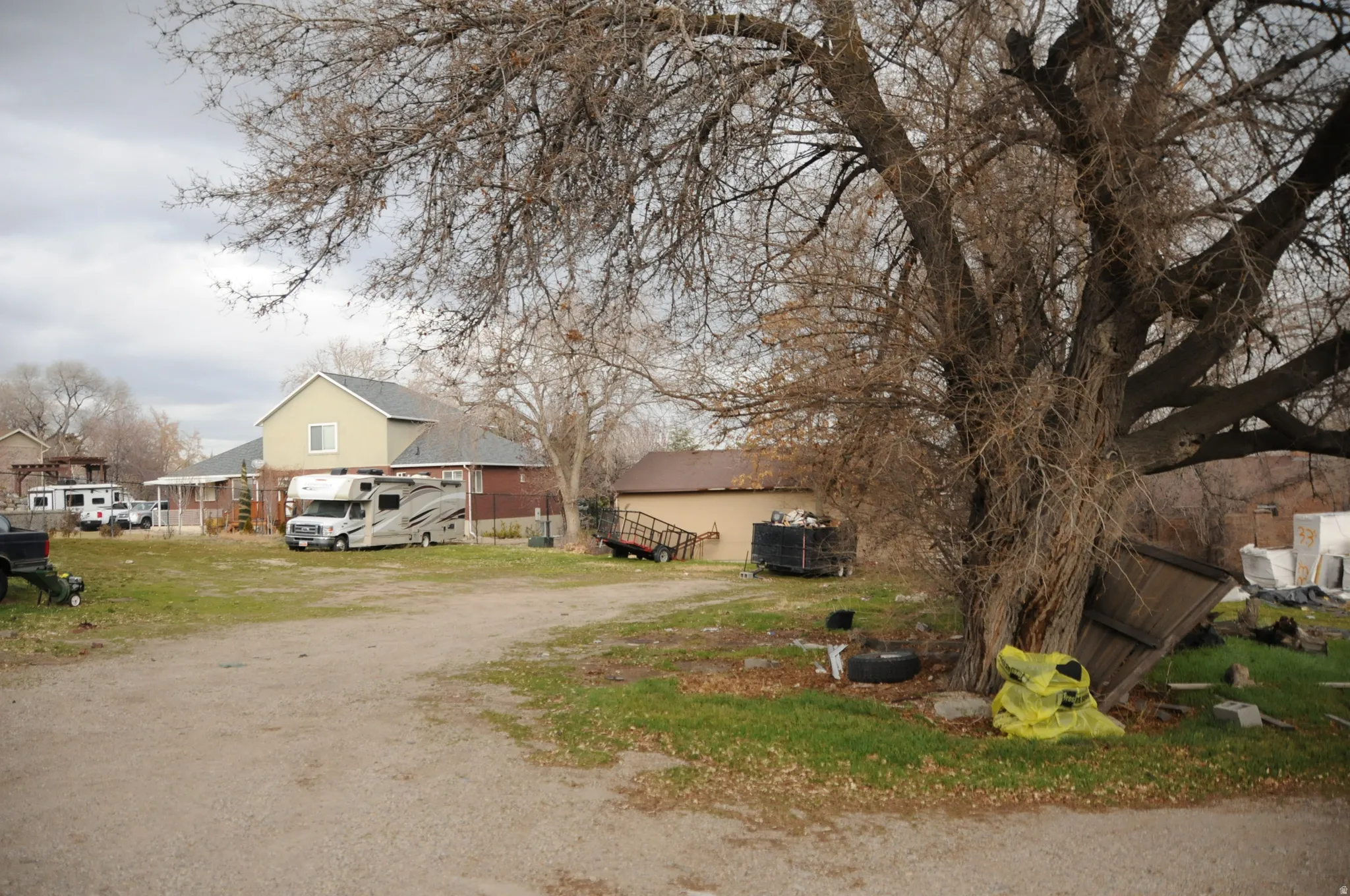 View of dirt / gravel road