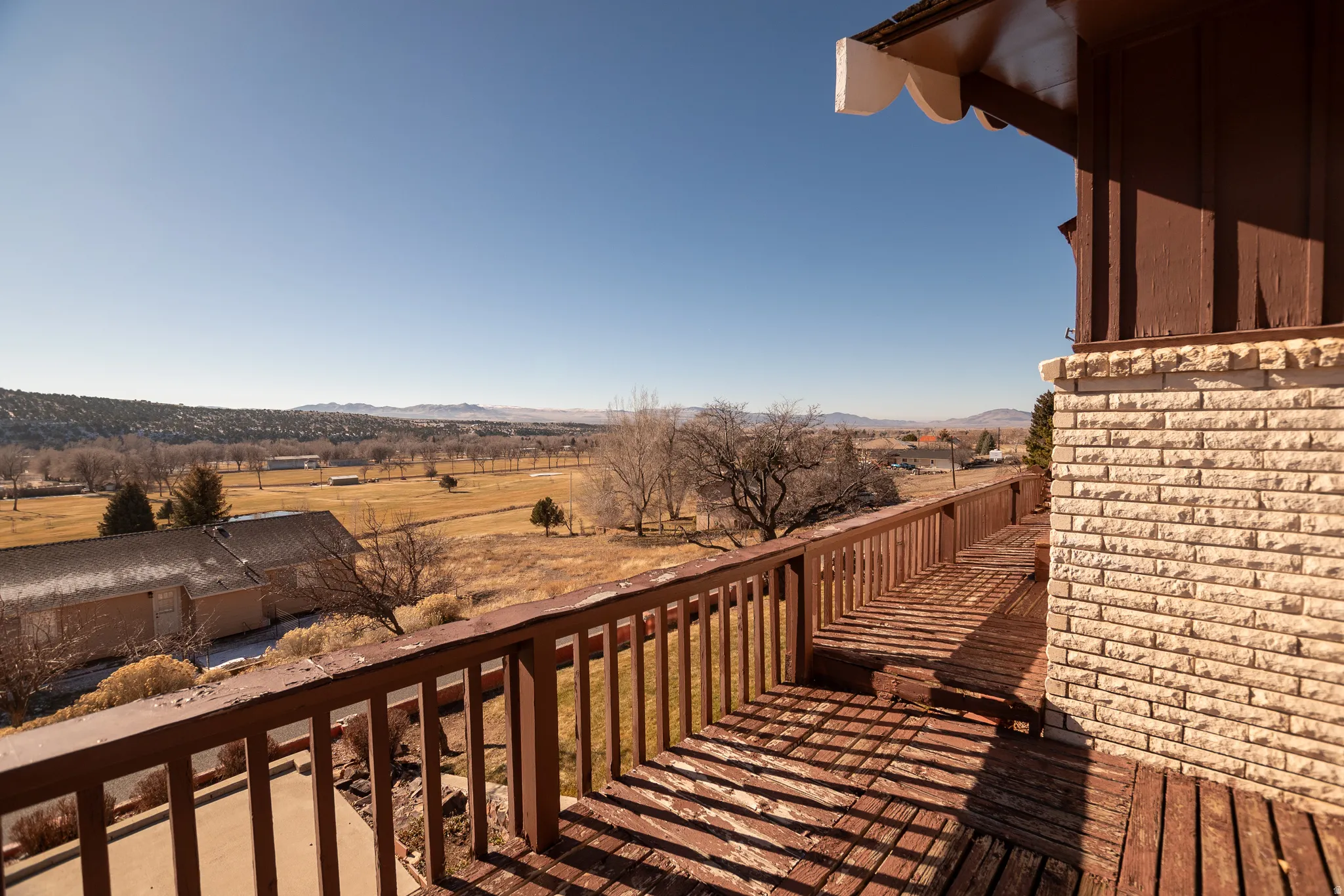 Wooden terrace with a rural view and a mountain view
