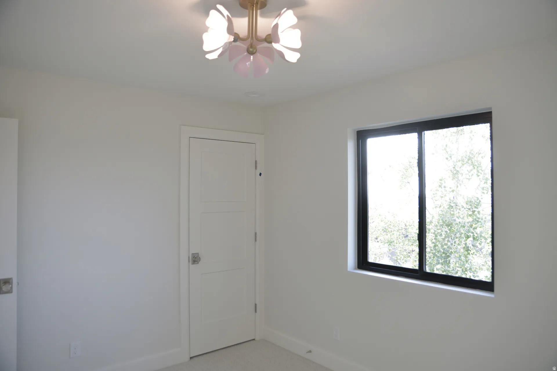 Unfurnished room featuring a chandelier and baseboards