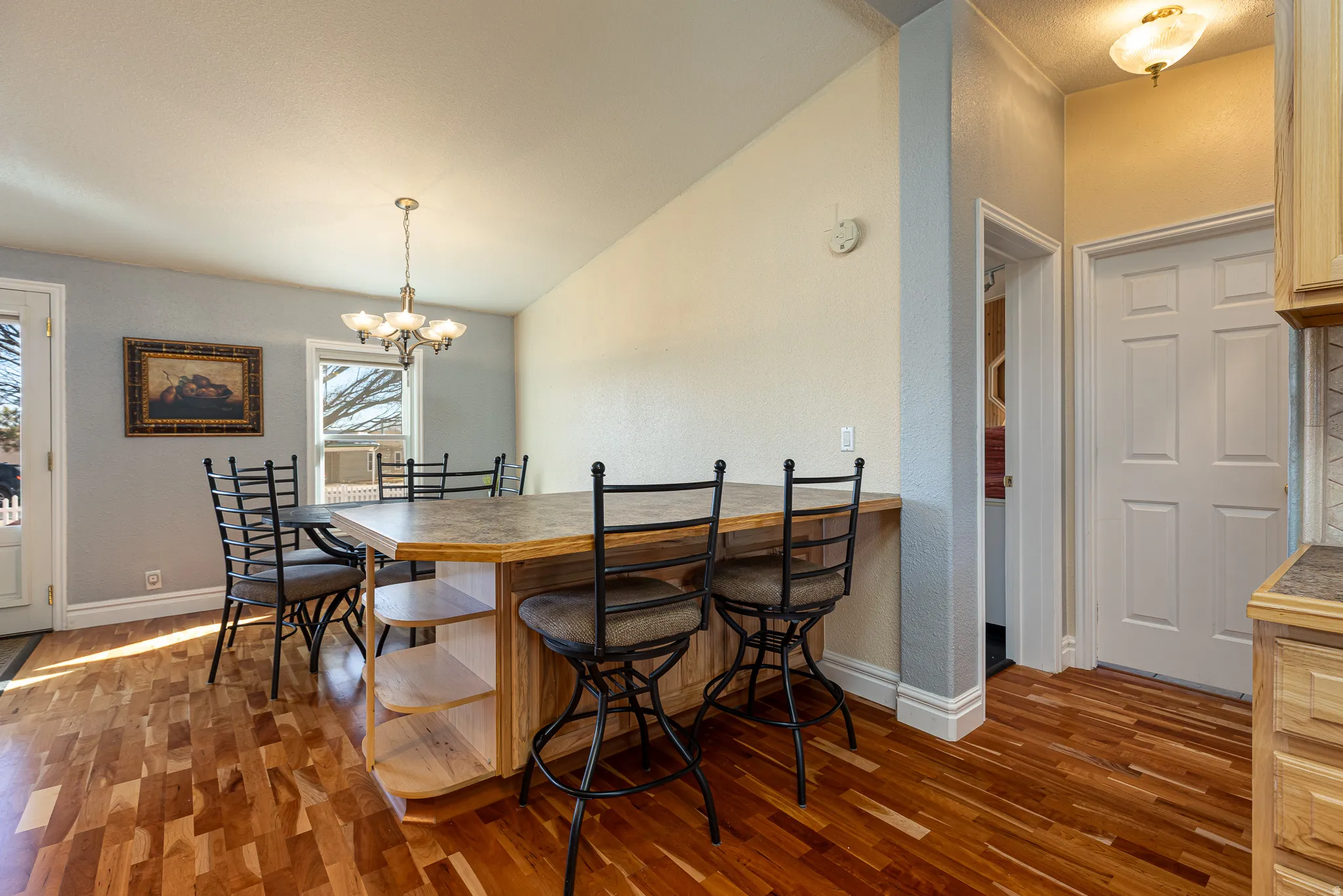 Dining and Island Seating