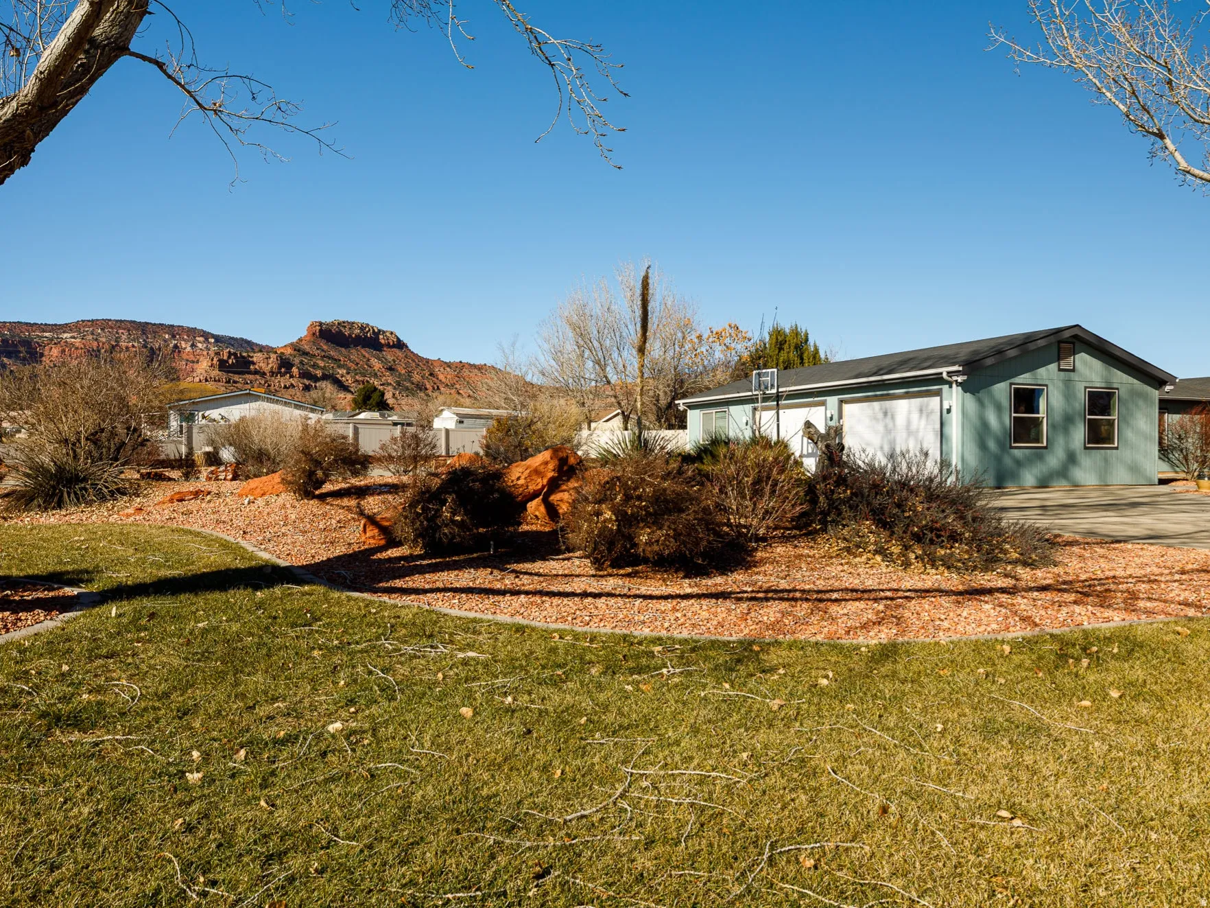 View of grassy yard
