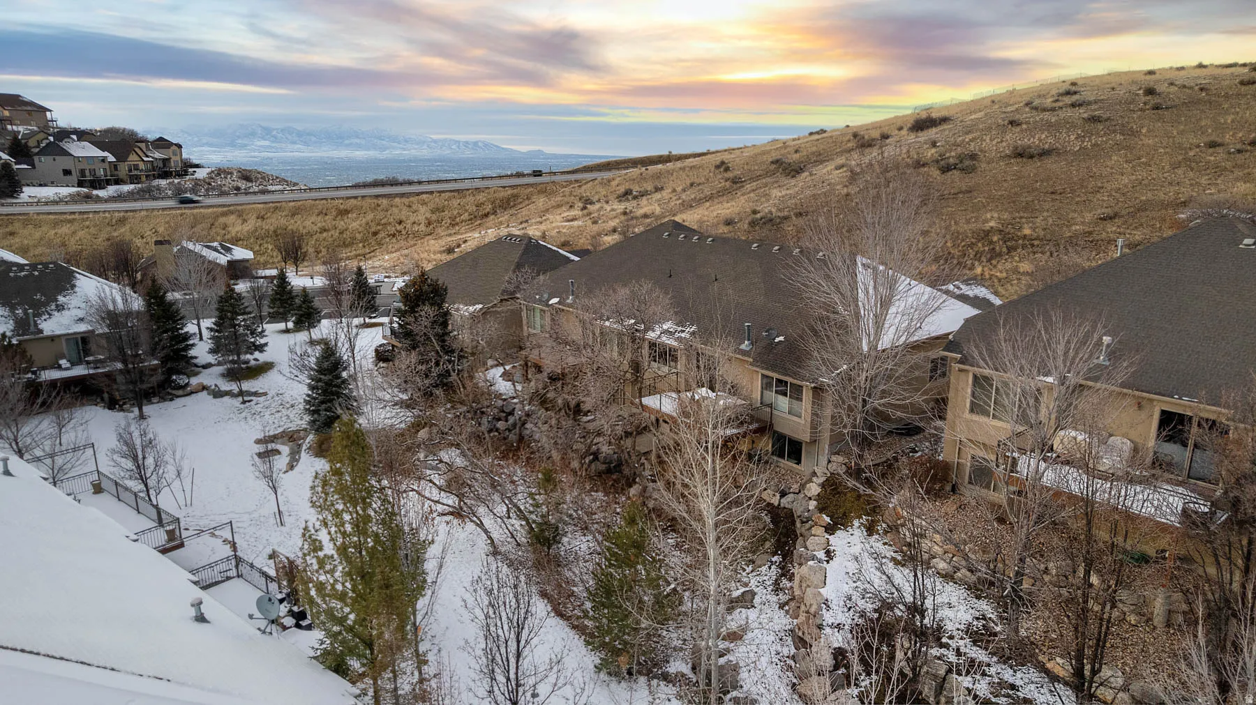 Snowy aerial view featuring a mountain view