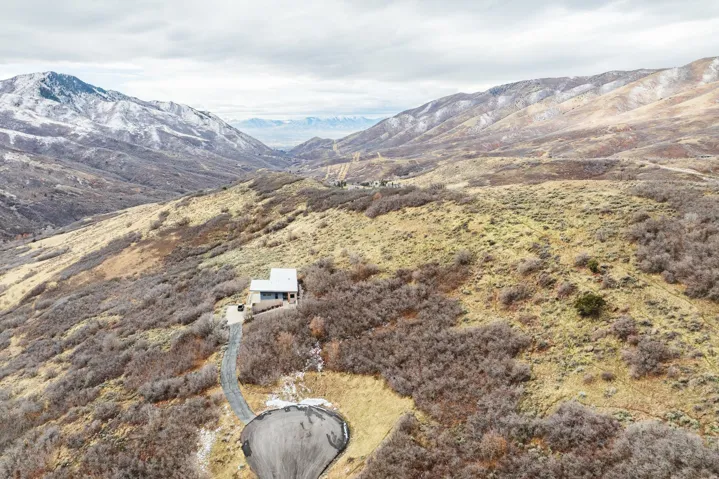 5855 E Pioneer Ridge Cir, Salt Lake City, Utah 84108