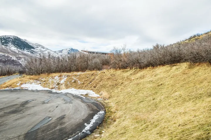 5855 E Pioneer Ridge Cir, Salt Lake City, Utah 84108