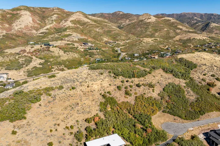 5855 E Pioneer Ridge Cir, Salt Lake City, Utah 84108