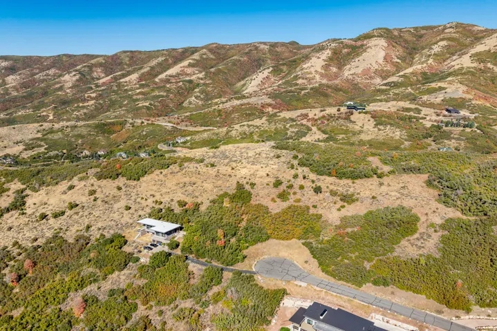 5855 E Pioneer Ridge Cir, Salt Lake City, Utah 84108