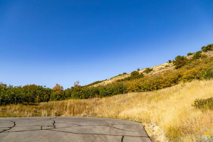 5855 E Pioneer Ridge Cir, Salt Lake City, Utah 84108