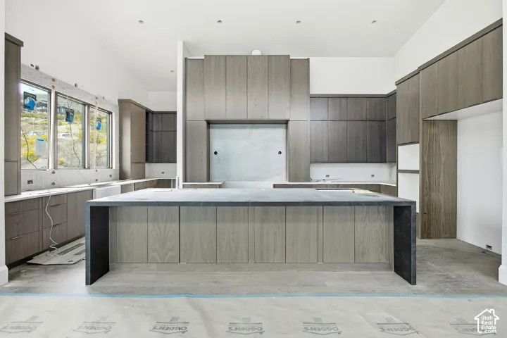 Large central island with a solid surface countertop