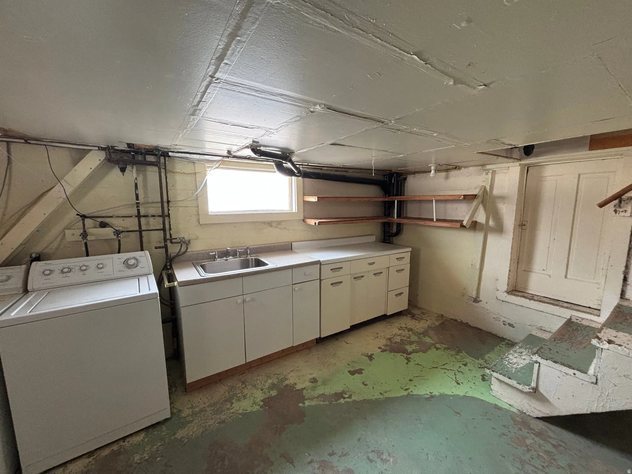 Basement featuring washer / clothes dryer