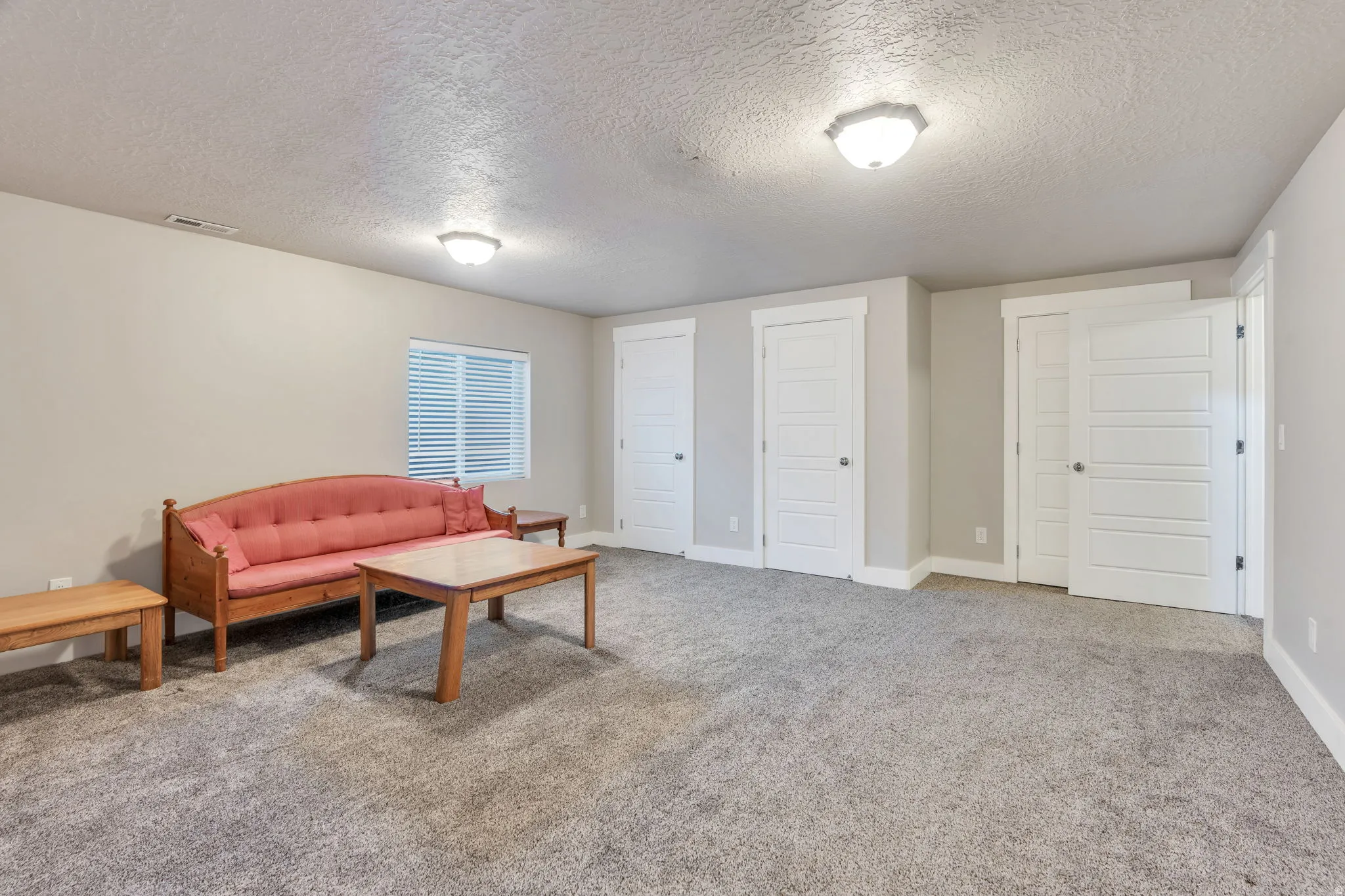 Large rec room in basement