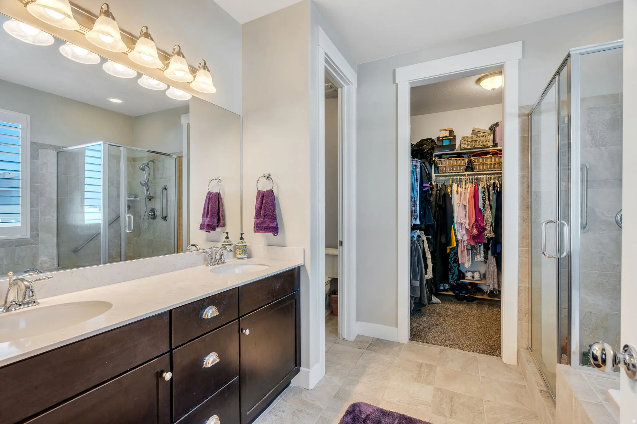 Double sinks in master bath vanity