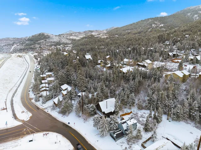 Snowy aerial view featuring a mountain view