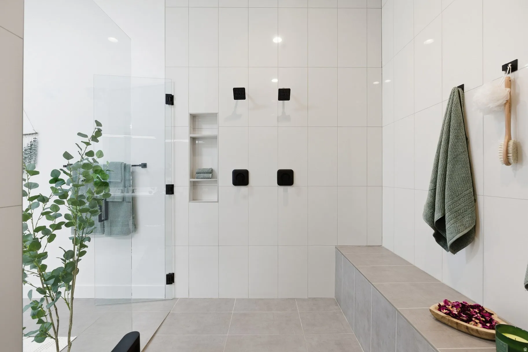 Full bath featuring tiled shower
