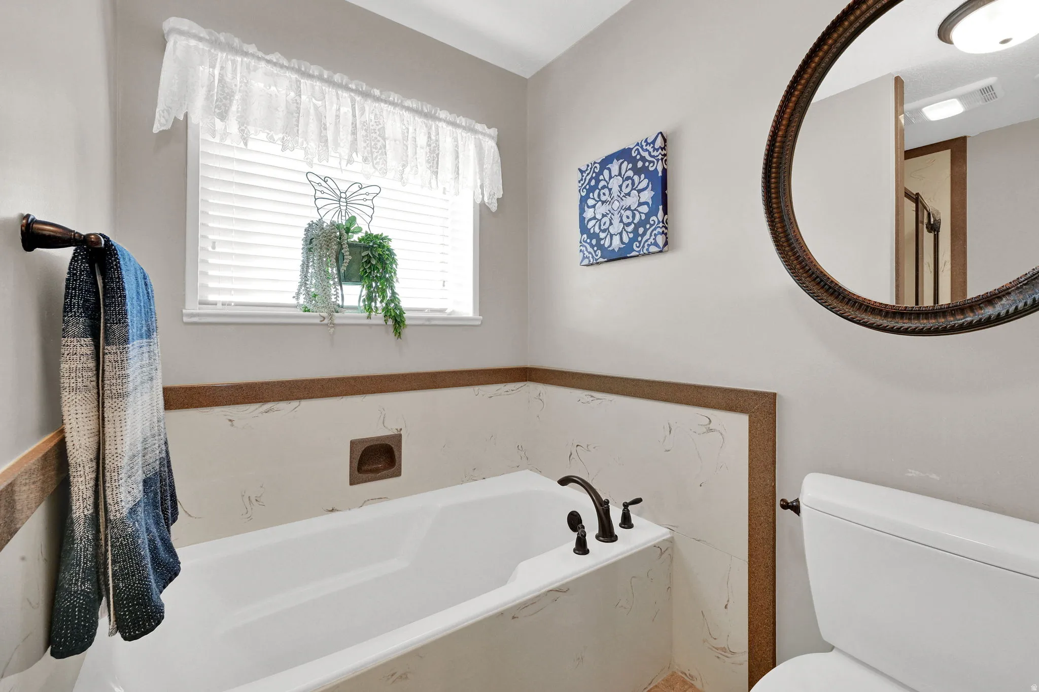 MASTER GARDEN TUB SEPARATE SHOWER