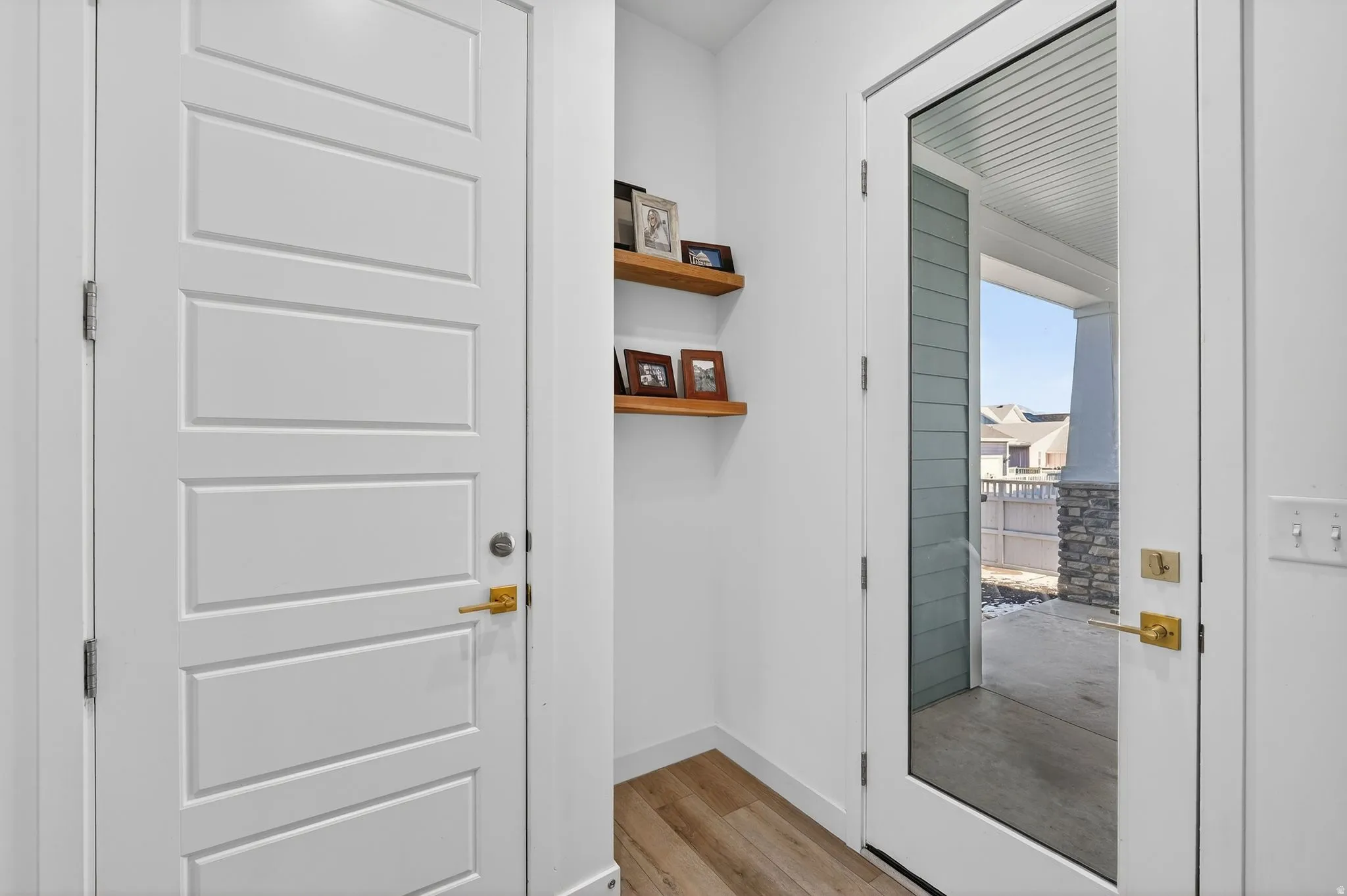 Entryway to backyard covered patio