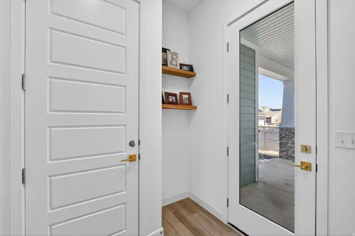 Entryway to backyard covered patio