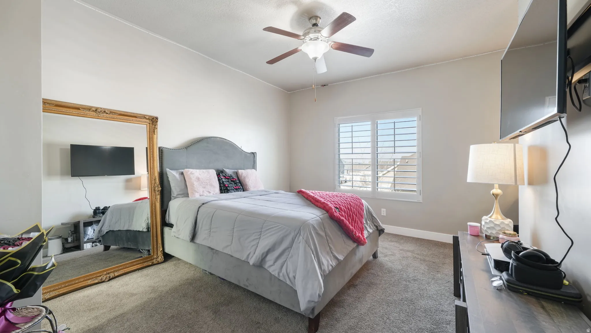 Bedroom featuring carpet floors and a ceiling fan