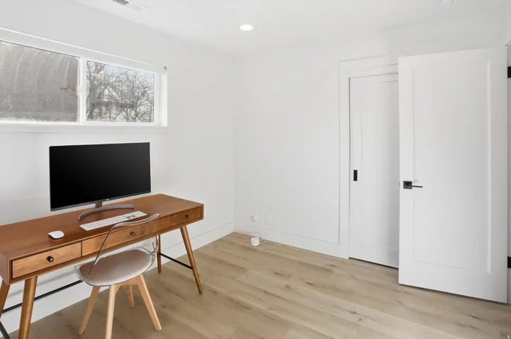 Office space / bedroom 2