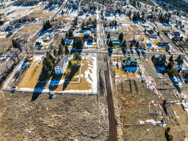 Aerial view of property and surrounding area featuring property boundaries highlighted